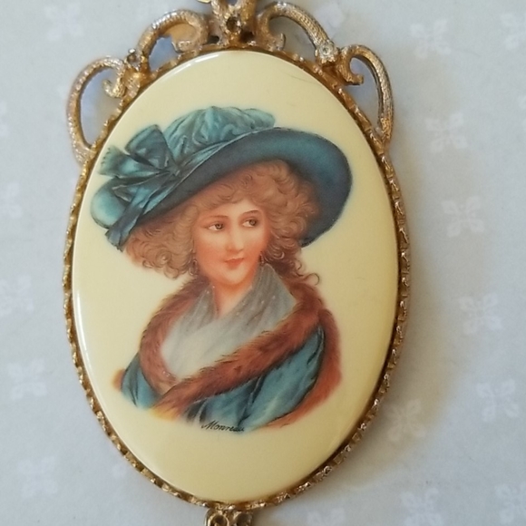 Vintage Victorian Lady Gold Tone Pendant Necklace - Picture 9 of 9